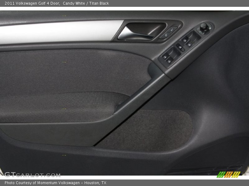 Candy White / Titan Black 2011 Volkswagen Golf 4 Door