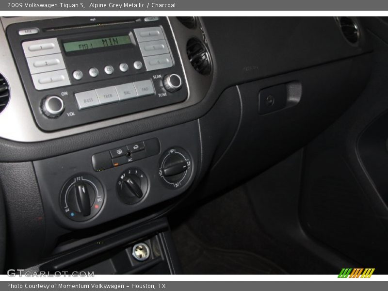 Alpine Grey Metallic / Charcoal 2009 Volkswagen Tiguan S