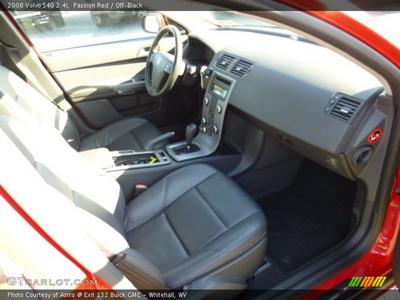 Passion Red / Off-Black 2008 Volvo S40 2.4i