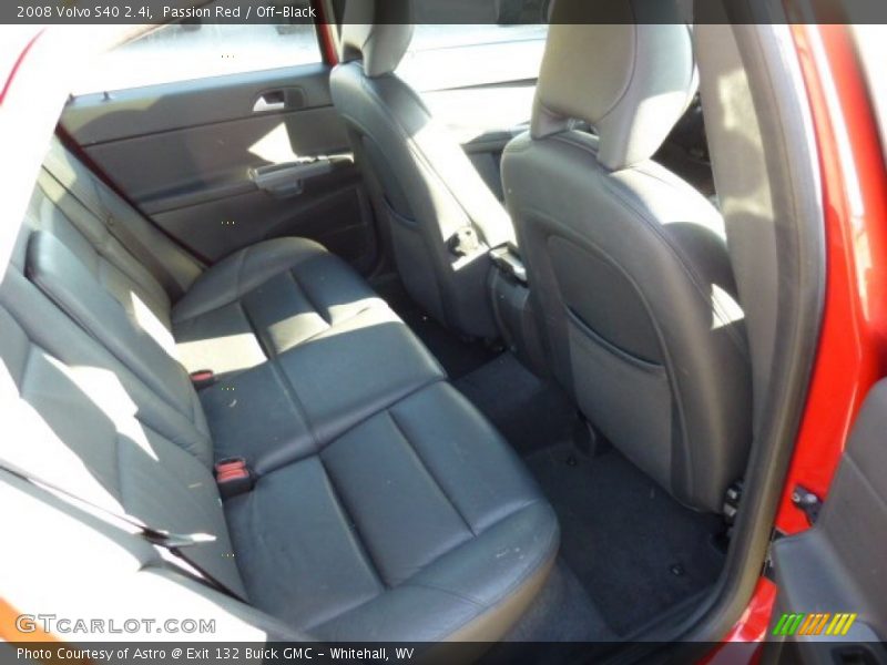 Passion Red / Off-Black 2008 Volvo S40 2.4i