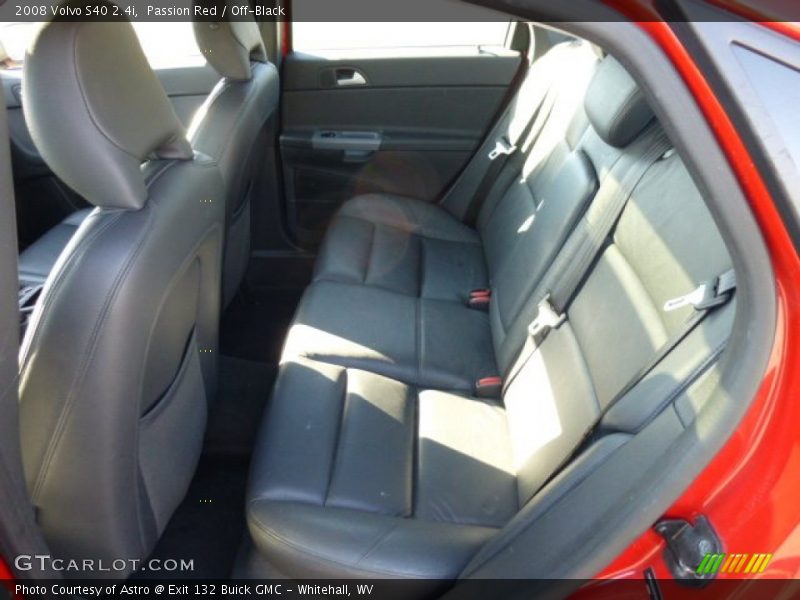 Passion Red / Off-Black 2008 Volvo S40 2.4i