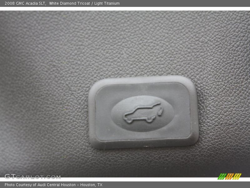 White Diamond Tricoat / Light Titanium 2008 GMC Acadia SLT