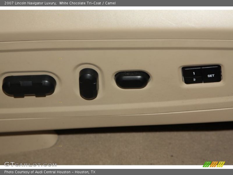 White Chocolate Tri-Coat / Camel 2007 Lincoln Navigator Luxury