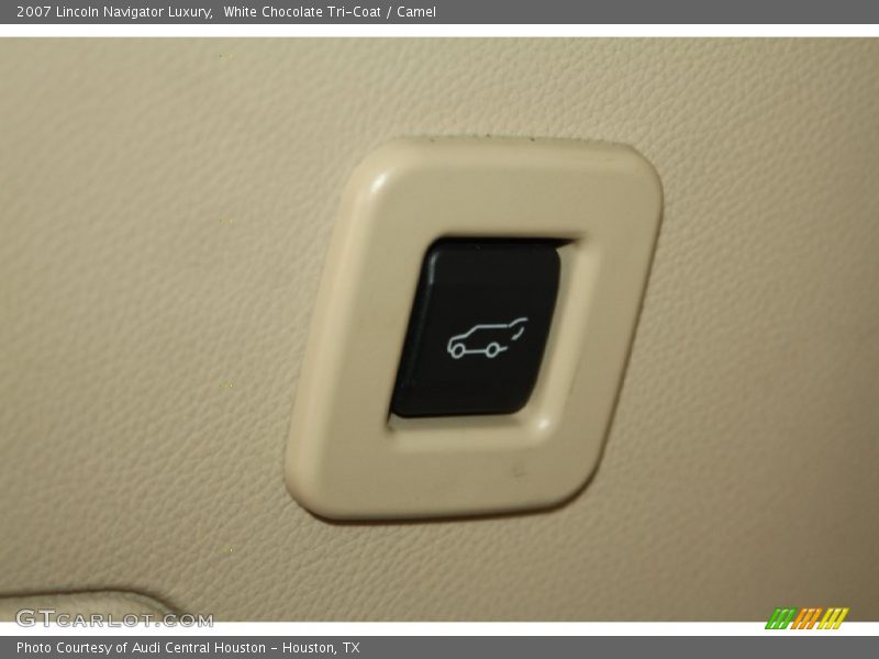 White Chocolate Tri-Coat / Camel 2007 Lincoln Navigator Luxury