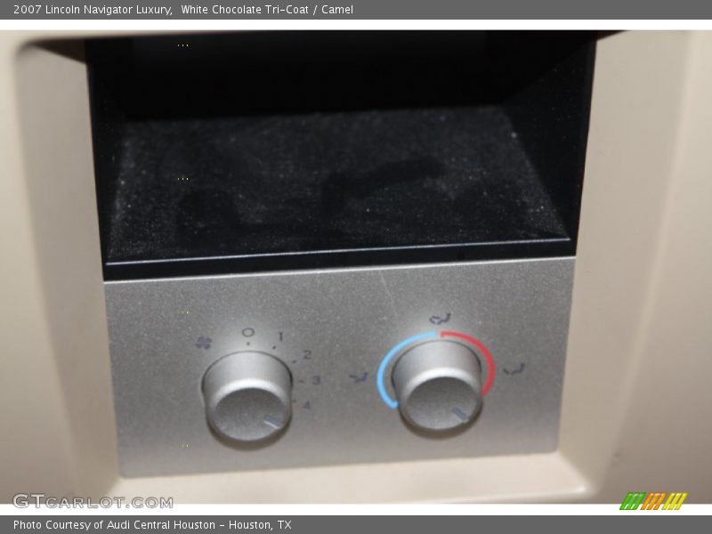 White Chocolate Tri-Coat / Camel 2007 Lincoln Navigator Luxury