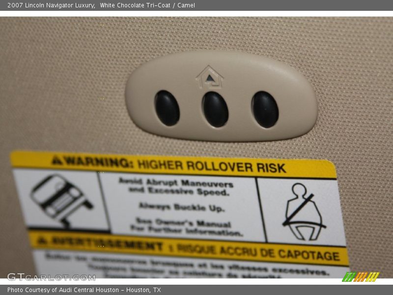 Controls of 2007 Navigator Luxury