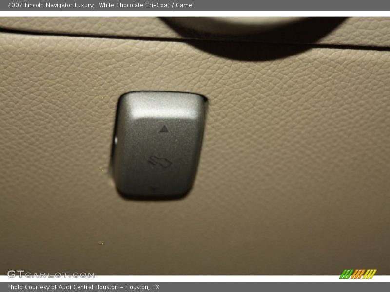 White Chocolate Tri-Coat / Camel 2007 Lincoln Navigator Luxury