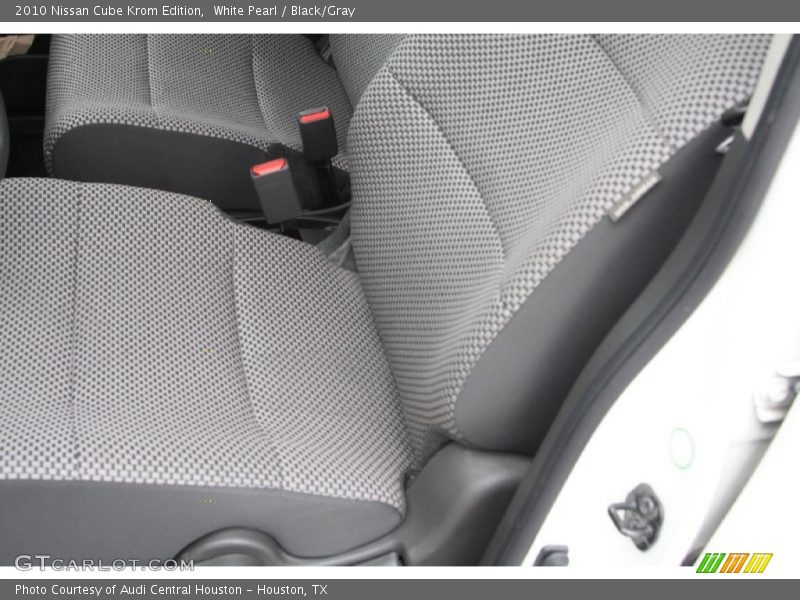 White Pearl / Black/Gray 2010 Nissan Cube Krom Edition