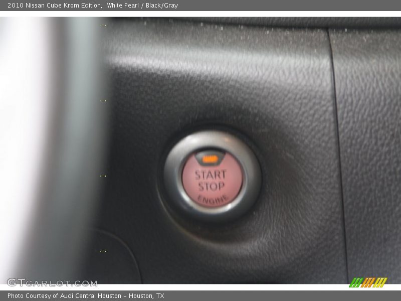 White Pearl / Black/Gray 2010 Nissan Cube Krom Edition