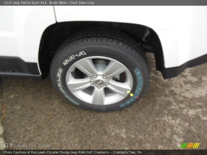 Bright White / Dark Slate Gray 2013 Jeep Patriot Sport 4x4