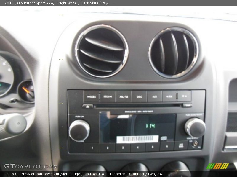 Bright White / Dark Slate Gray 2013 Jeep Patriot Sport 4x4