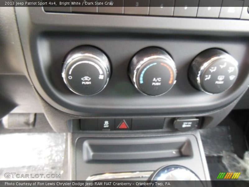 Bright White / Dark Slate Gray 2013 Jeep Patriot Sport 4x4