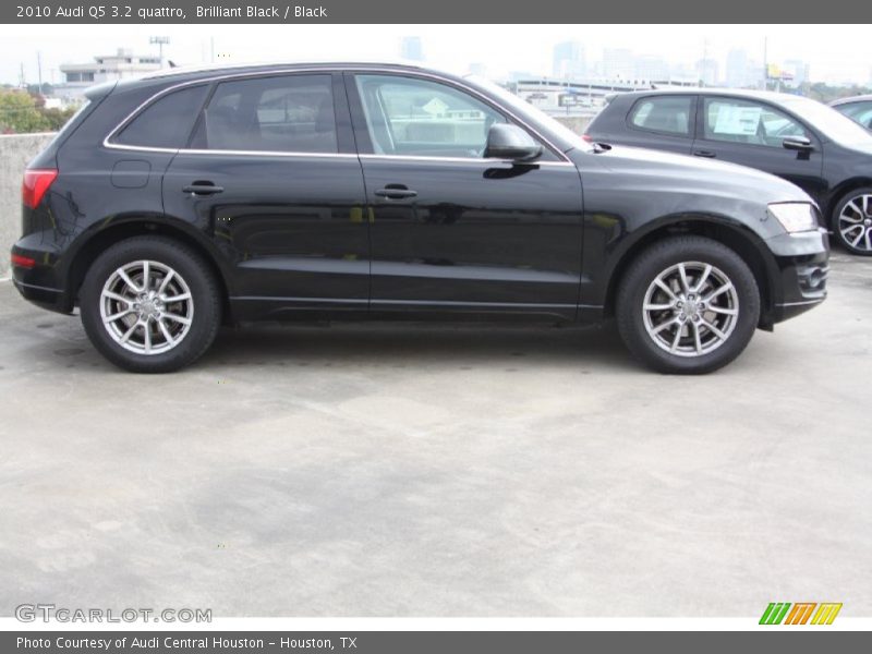 Brilliant Black / Black 2010 Audi Q5 3.2 quattro