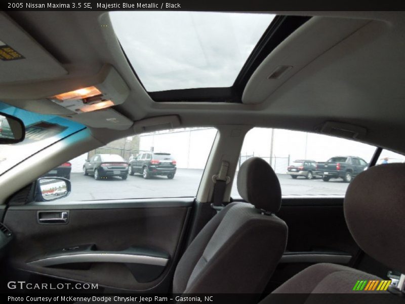 Majestic Blue Metallic / Black 2005 Nissan Maxima 3.5 SE