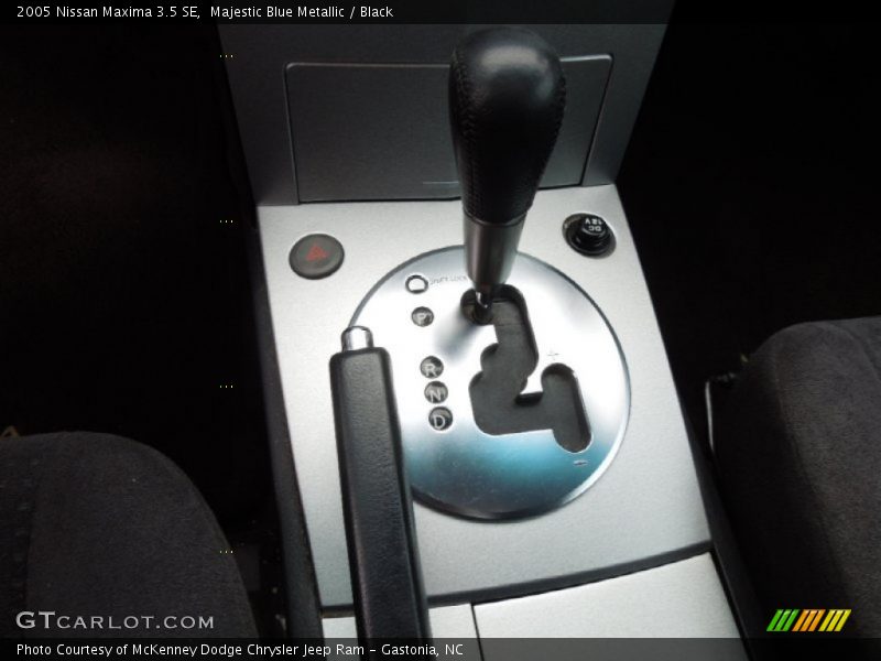Majestic Blue Metallic / Black 2005 Nissan Maxima 3.5 SE
