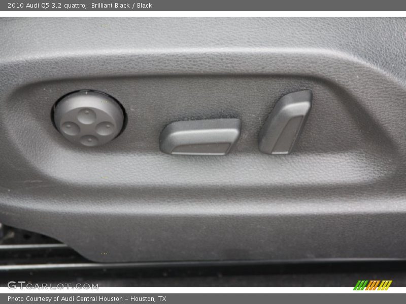 Brilliant Black / Black 2010 Audi Q5 3.2 quattro