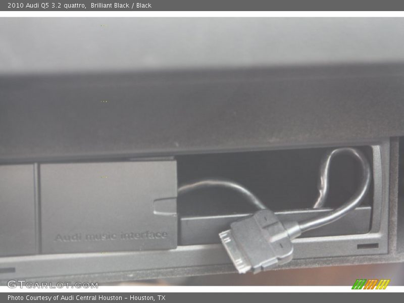 Brilliant Black / Black 2010 Audi Q5 3.2 quattro