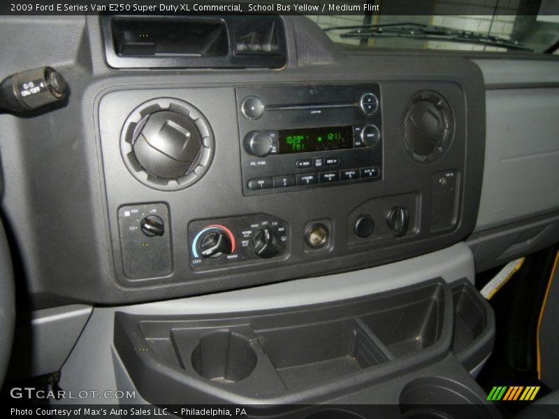 School Bus Yellow / Medium Flint 2009 Ford E Series Van E250 Super Duty XL Commercial
