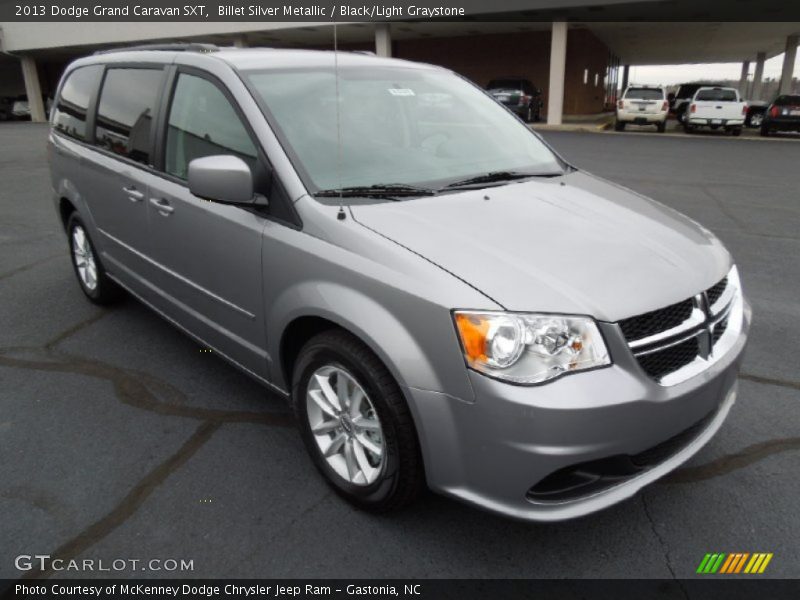 Front 3/4 View of 2013 Grand Caravan SXT