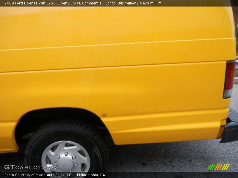 School Bus Yellow / Medium Flint 2009 Ford E Series Van E250 Super Duty XL Commercial