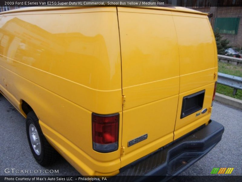 School Bus Yellow / Medium Flint 2009 Ford E Series Van E250 Super Duty XL Commercial
