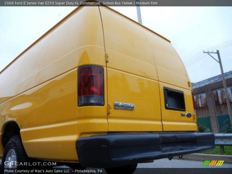 School Bus Yellow / Medium Flint 2009 Ford E Series Van E250 Super Duty XL Commercial