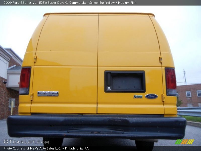 School Bus Yellow / Medium Flint 2009 Ford E Series Van E250 Super Duty XL Commercial