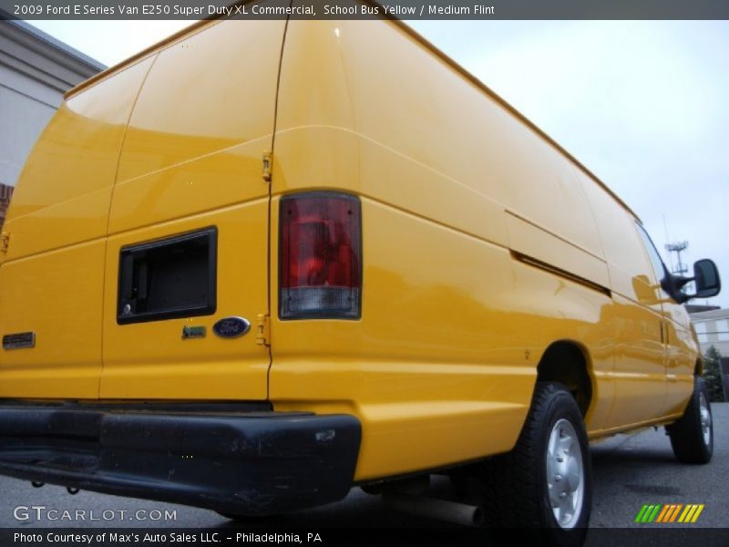 School Bus Yellow / Medium Flint 2009 Ford E Series Van E250 Super Duty XL Commercial