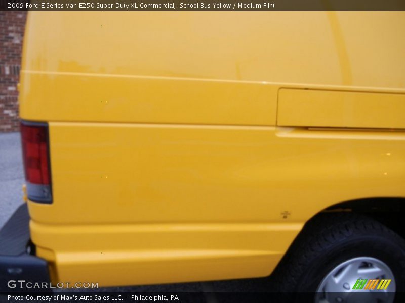 School Bus Yellow / Medium Flint 2009 Ford E Series Van E250 Super Duty XL Commercial