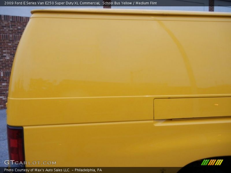 School Bus Yellow / Medium Flint 2009 Ford E Series Van E250 Super Duty XL Commercial