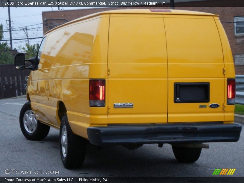 School Bus Yellow / Medium Flint 2009 Ford E Series Van E250 Super Duty XL Commercial