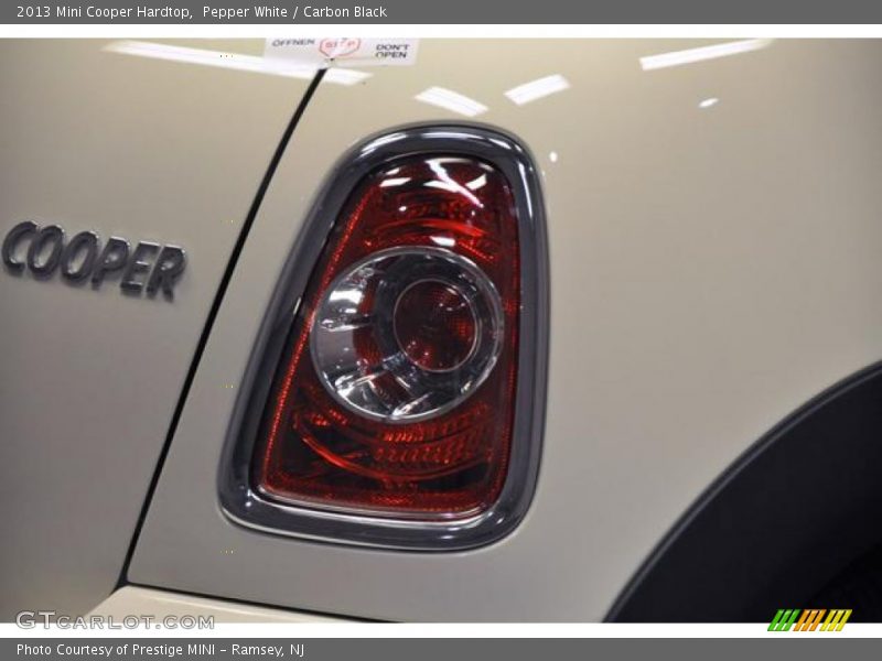 Pepper White / Carbon Black 2013 Mini Cooper Hardtop