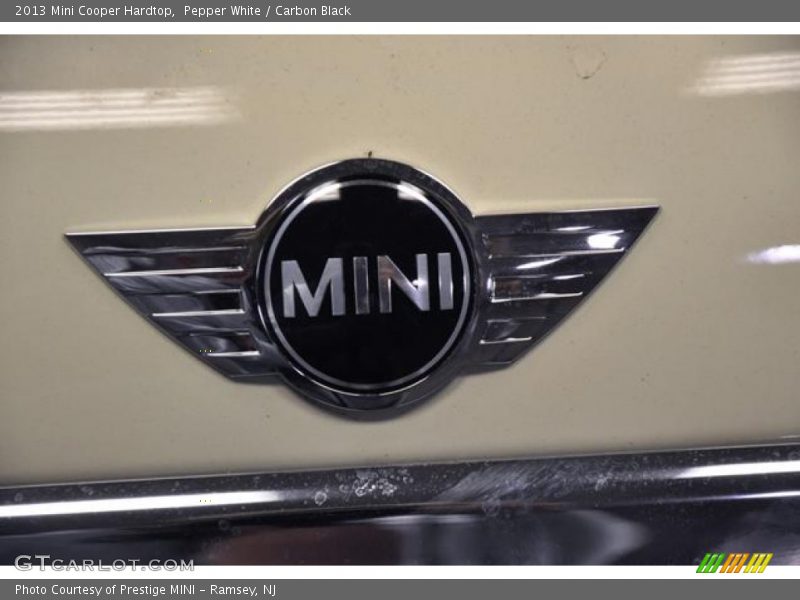 Pepper White / Carbon Black 2013 Mini Cooper Hardtop