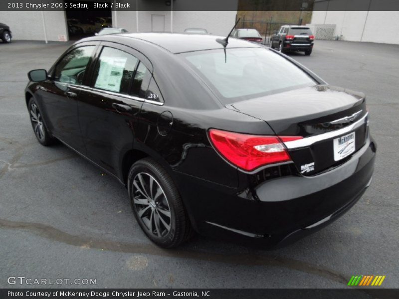 Black / Black 2013 Chrysler 200 S Sedan