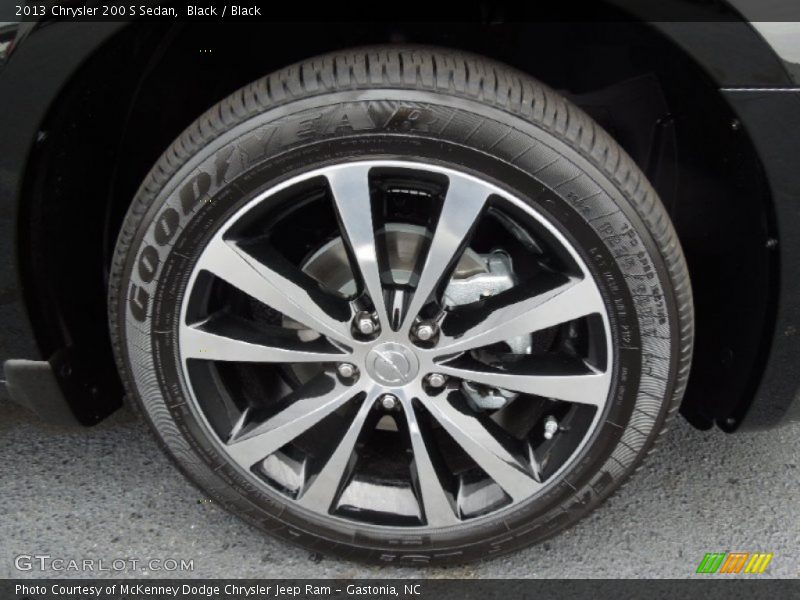 Black / Black 2013 Chrysler 200 S Sedan