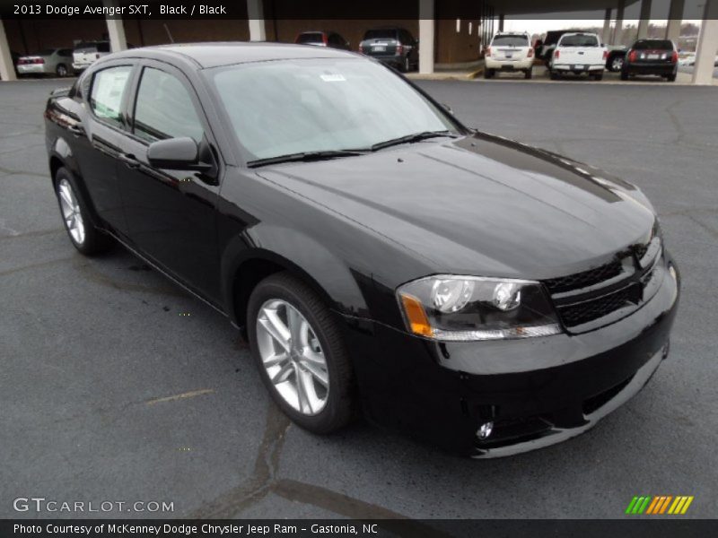 Front 3/4 View of 2013 Avenger SXT