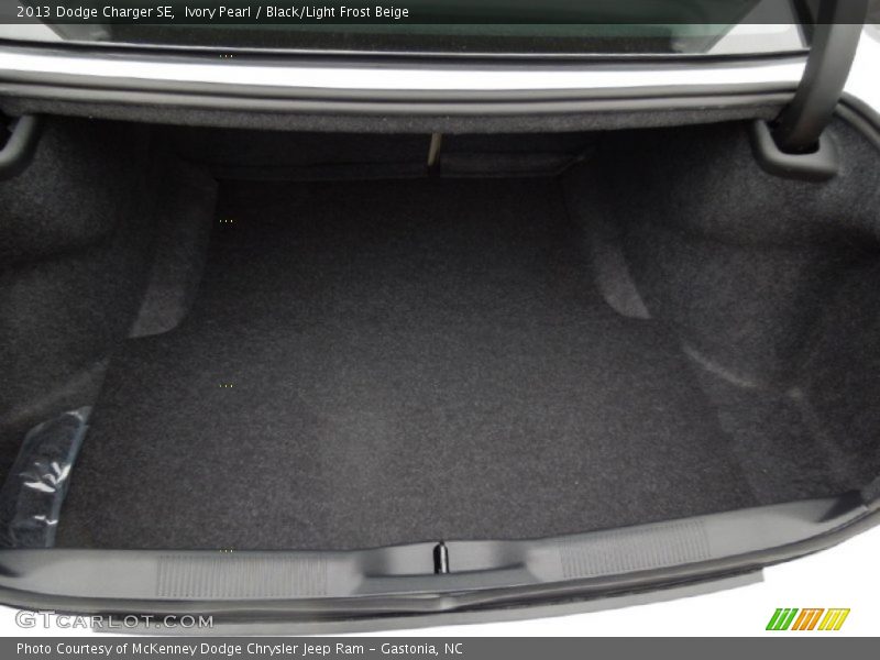 Ivory Pearl / Black/Light Frost Beige 2013 Dodge Charger SE