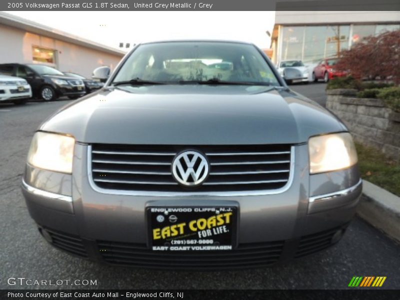 United Grey Metallic / Grey 2005 Volkswagen Passat GLS 1.8T Sedan
