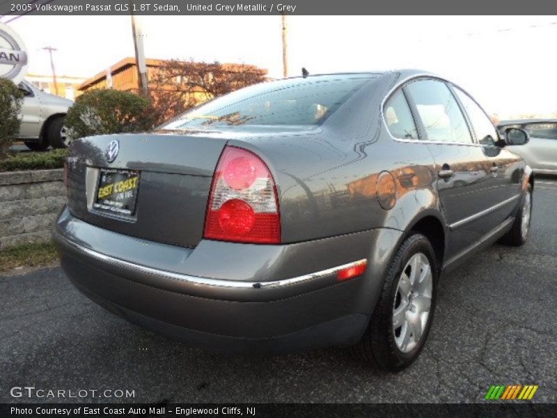 United Grey Metallic / Grey 2005 Volkswagen Passat GLS 1.8T Sedan