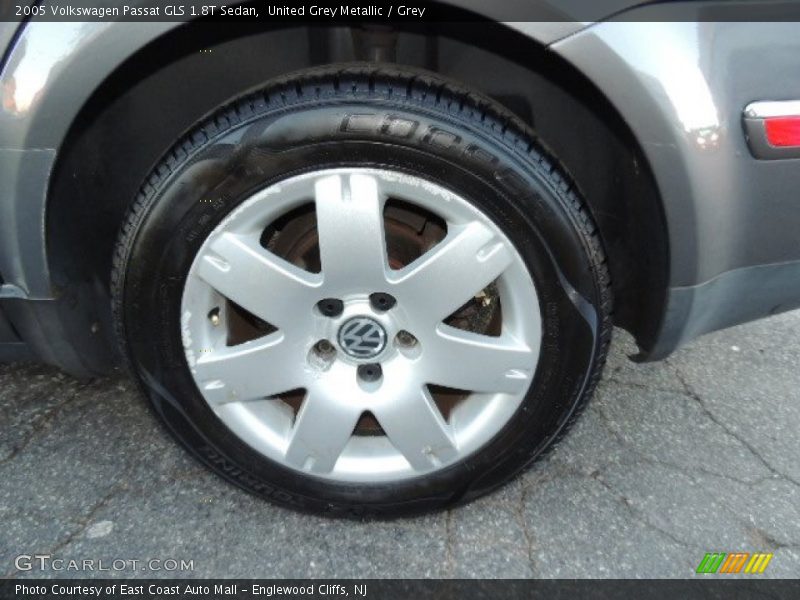 United Grey Metallic / Grey 2005 Volkswagen Passat GLS 1.8T Sedan