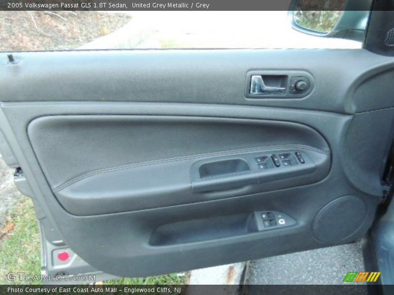 United Grey Metallic / Grey 2005 Volkswagen Passat GLS 1.8T Sedan
