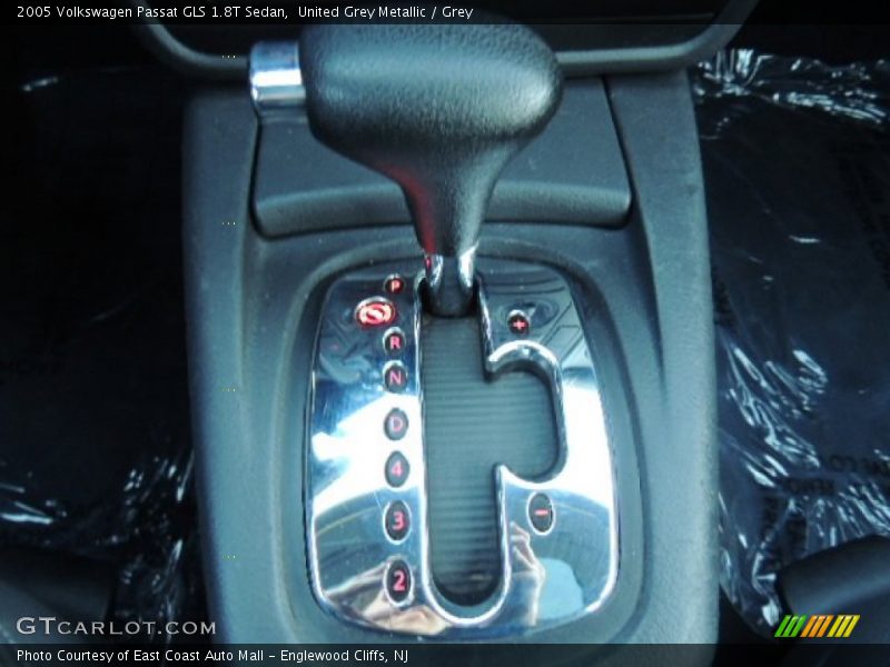 United Grey Metallic / Grey 2005 Volkswagen Passat GLS 1.8T Sedan