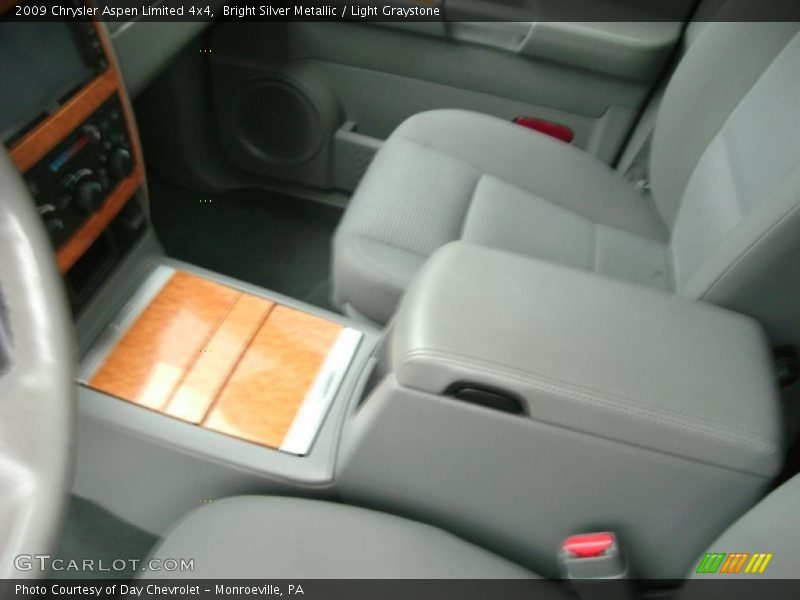 Bright Silver Metallic / Light Graystone 2009 Chrysler Aspen Limited 4x4