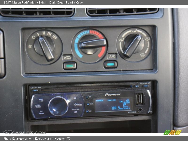 Dark Green Pearl / Gray 1997 Nissan Pathfinder XE 4x4
