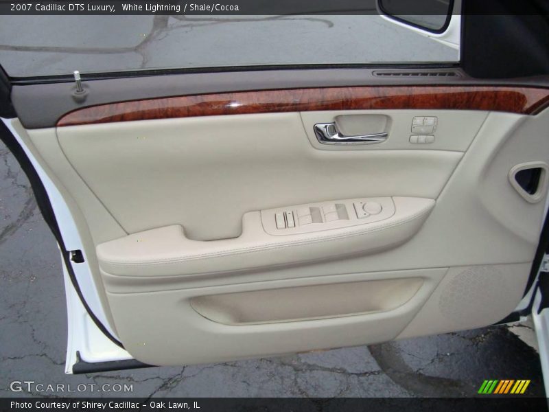 White Lightning / Shale/Cocoa 2007 Cadillac DTS Luxury
