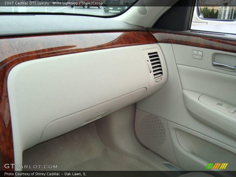 White Lightning / Shale/Cocoa 2007 Cadillac DTS Luxury