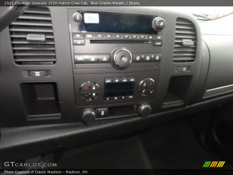 Controls of 2013 Silverado 1500 Hybrid Crew Cab