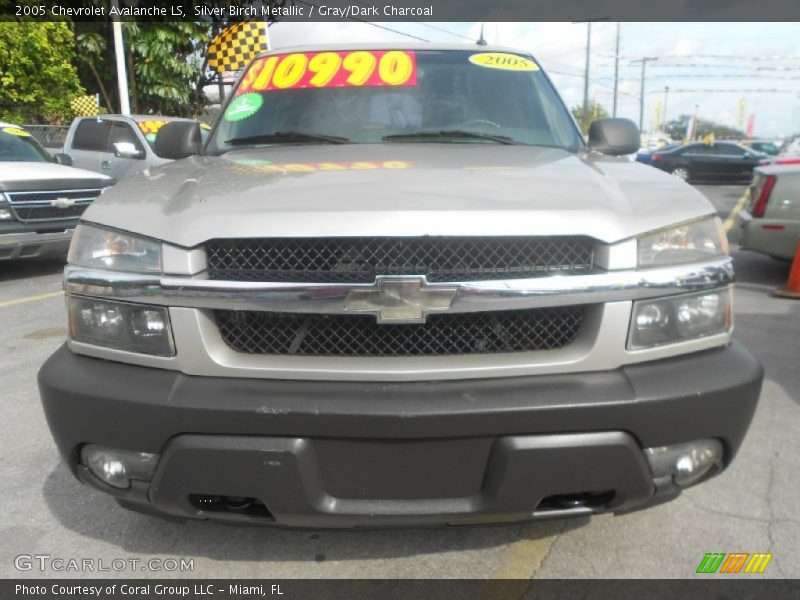 Silver Birch Metallic / Gray/Dark Charcoal 2005 Chevrolet Avalanche LS