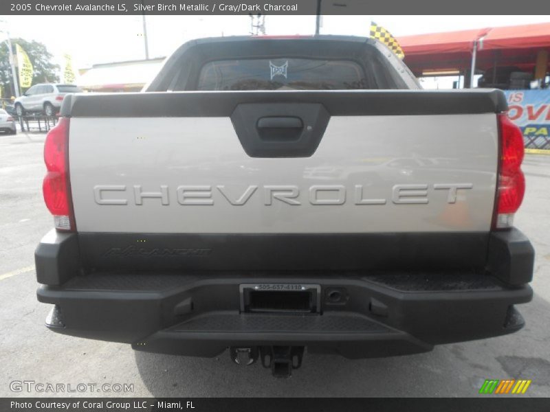 Silver Birch Metallic / Gray/Dark Charcoal 2005 Chevrolet Avalanche LS