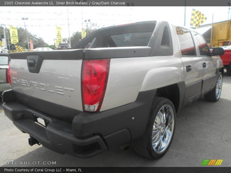 Silver Birch Metallic / Gray/Dark Charcoal 2005 Chevrolet Avalanche LS